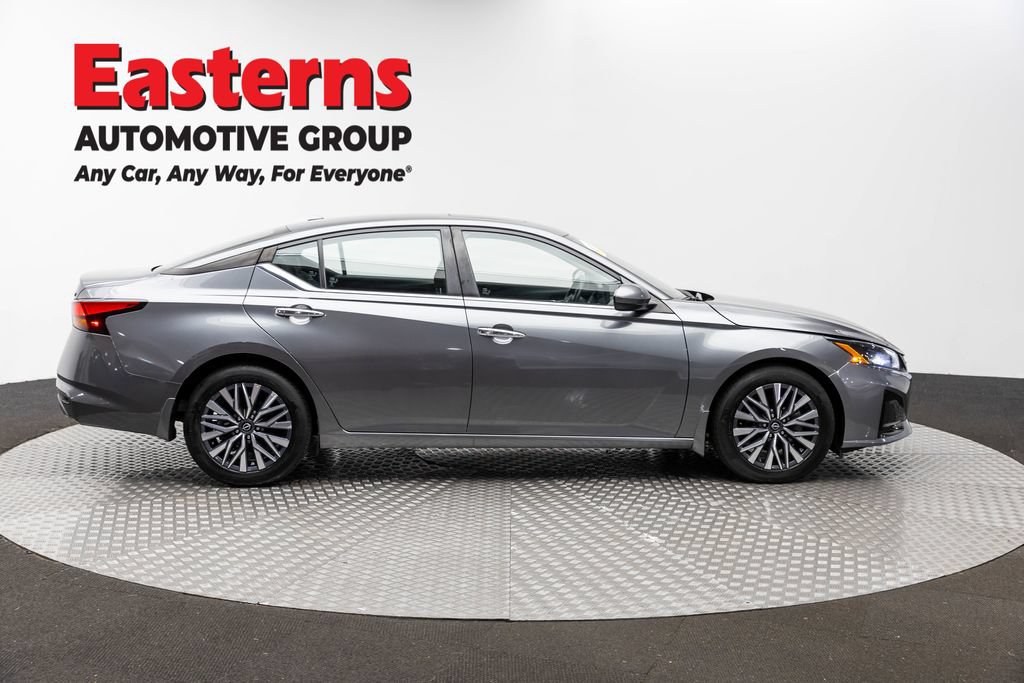 Used 2023 Nissan Altima 2.5 SV w/ SV Premium Package FWD image 4
