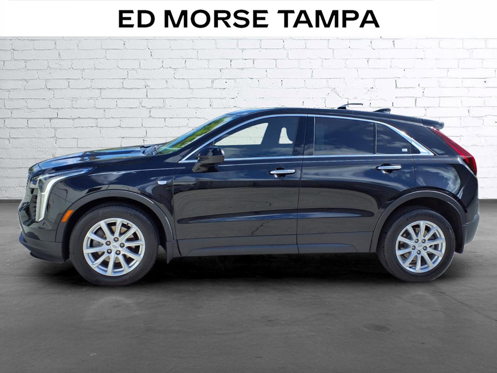 Certified 2023 Cadillac XT4 Luxury w/ Cold Weather Package image 2