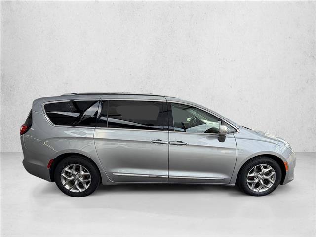 Used 2018 Chrysler Pacifica Limited FWD video 4