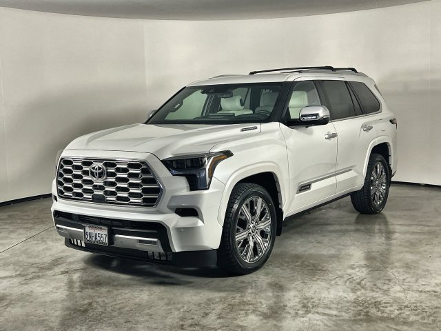 Used 2024 Toyota Sequoia Capstone AWD/4WD image 4
