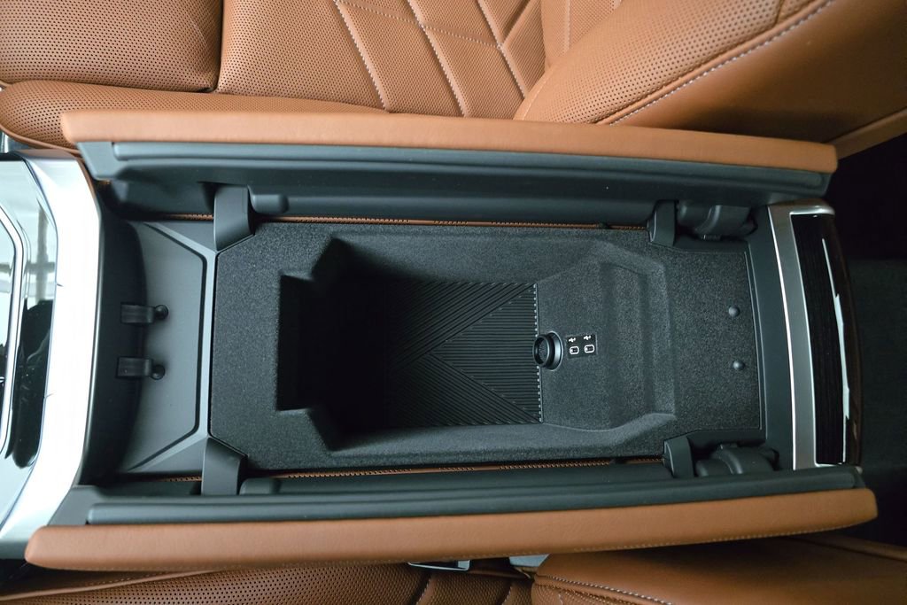 New 2026 BMW i7 xDrive60 w/ Executive Package image 22