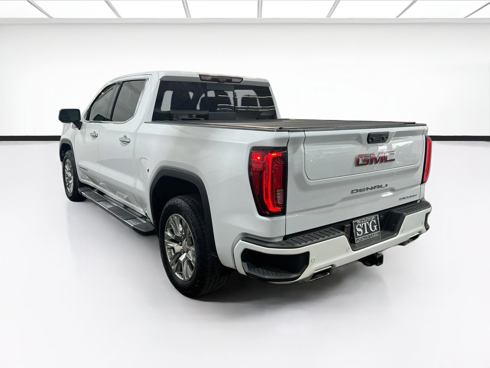 Used 2023 GMC Sierra 1500 Denali w/ Technology Package AWD/4WD image 6