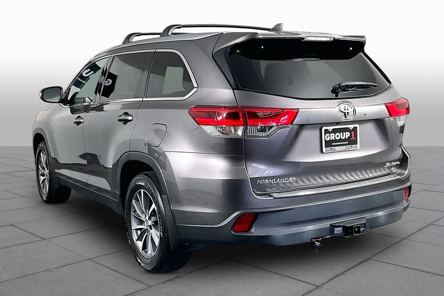 Used 2019 Toyota Highlander XLE AWD/4WD image 12