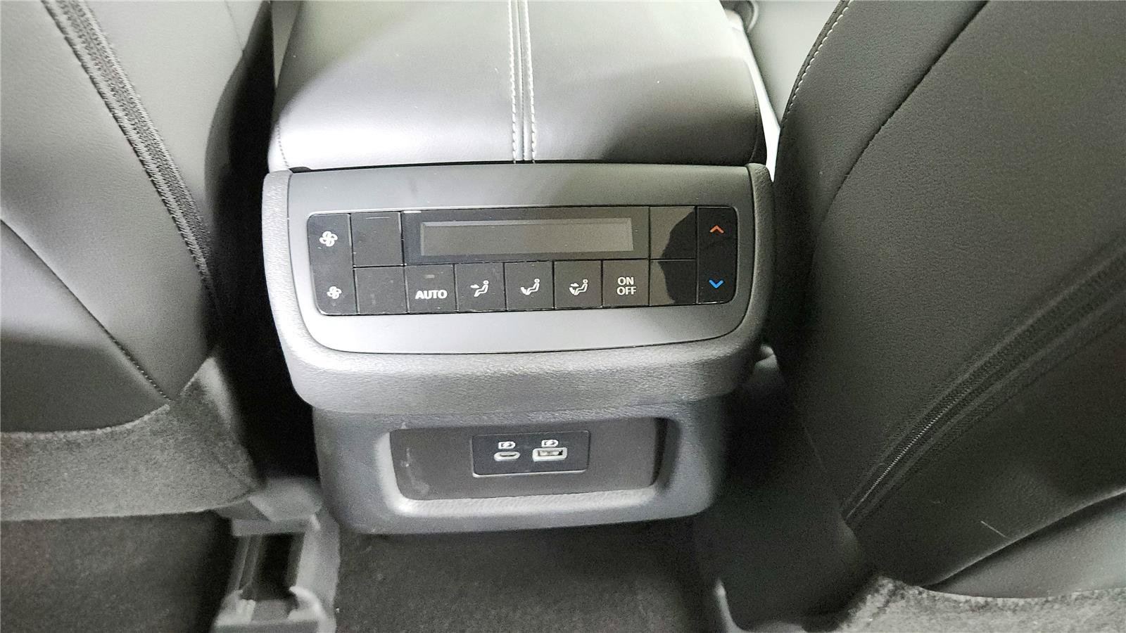 Used 2025 Nissan Pathfinder SL FWD image 21