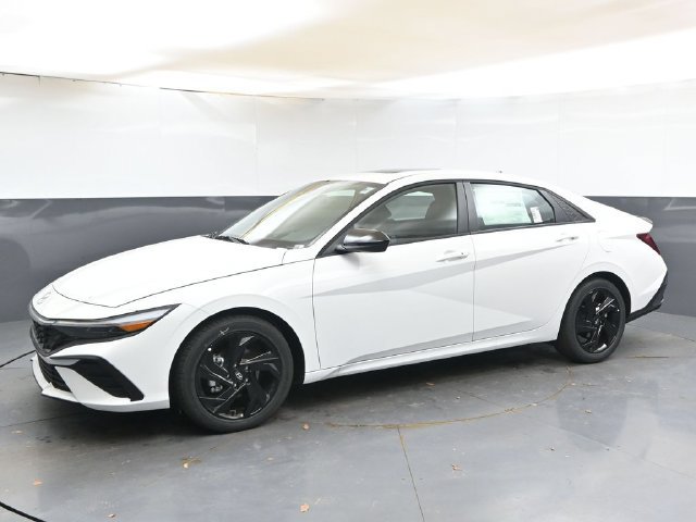New 2026 Hyundai Elantra SEL Sport FWD image 2