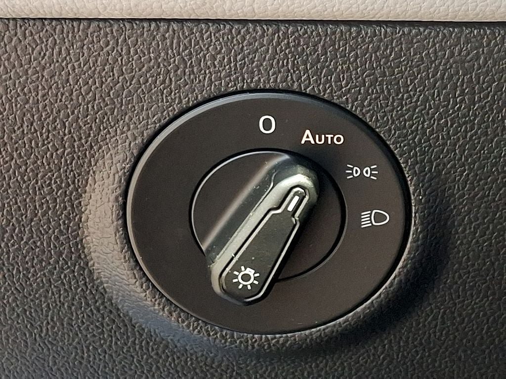 Used 2023 Volkswagen Taos SE w/ Panoramic Sunroof Package FWD image 26