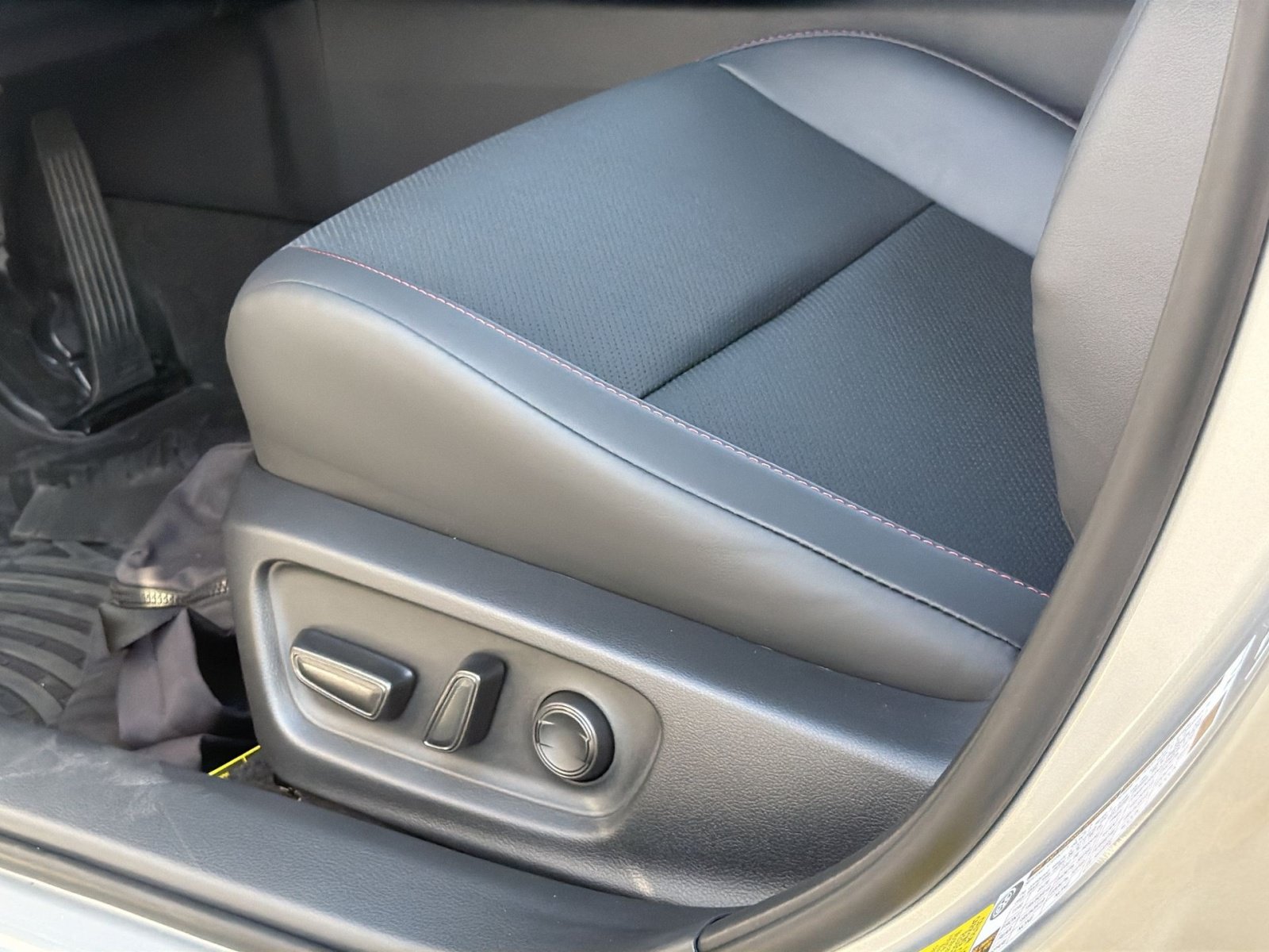 New 2027 Toyota Prius Plug-In Hybrid FWD image 8
