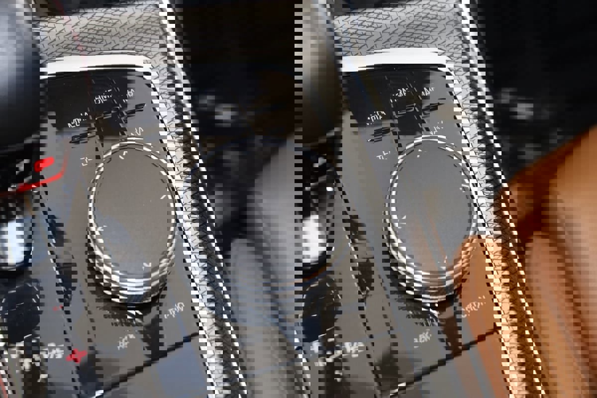 Used 2023 BMW M2 w/ Lighting Package image 40