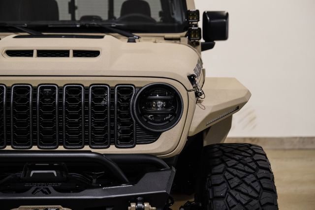 Used 2025 Jeep Gladiator Rubicon w/ Safety Group AWD/4WD image 4