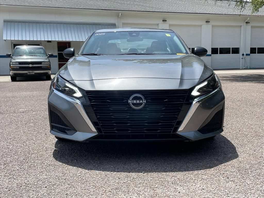 Used 2025 Nissan Altima 2.5 SV FWD image 27