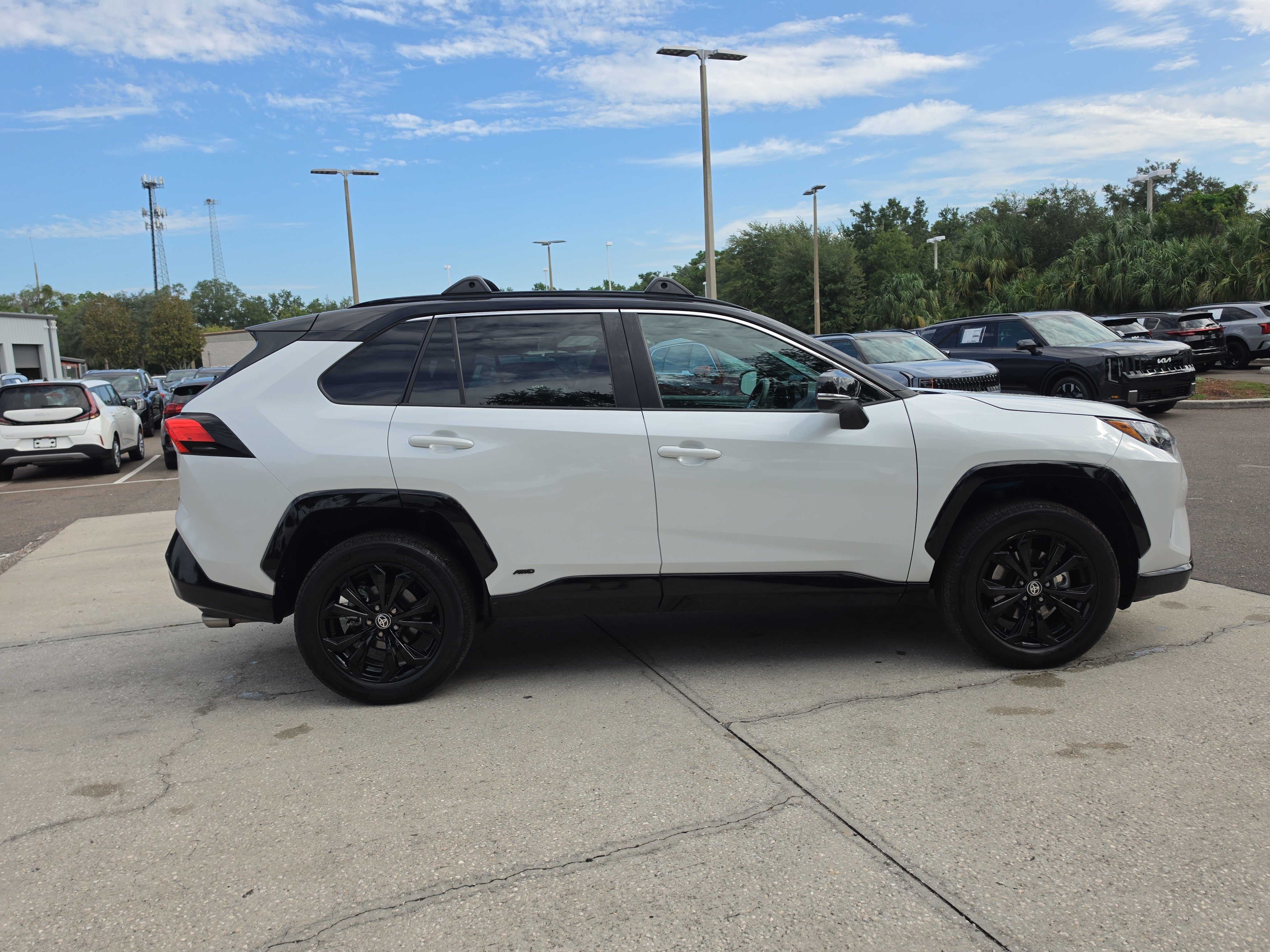 Used 2023 Toyota RAV4 XSE AWD/4WD image 9