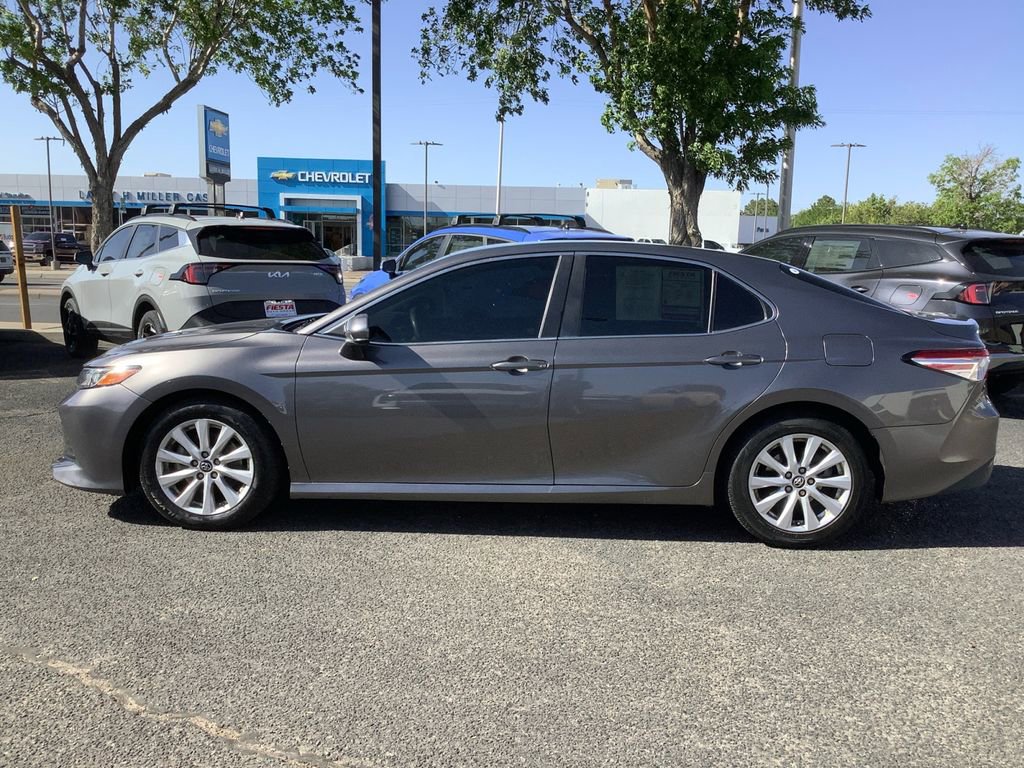 Used 2018 Toyota Camry LE FWD image 25