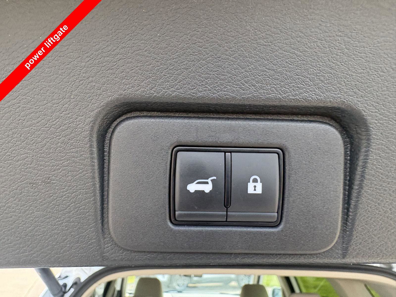 Used 2024 Nissan Rogue SV image 6