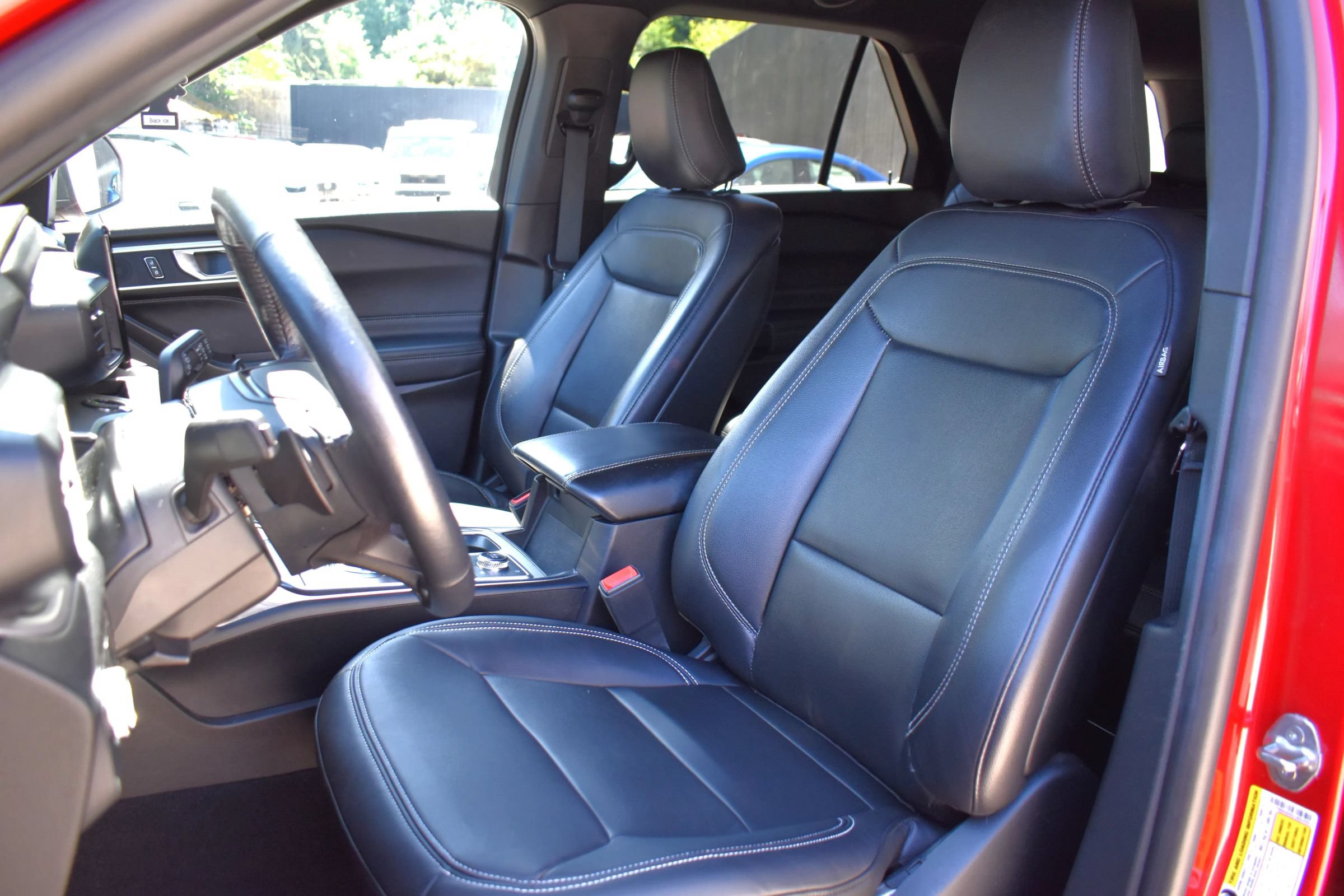 Used 2020 Ford Explorer XLT w/ Equipment Group 202A AWD/4WD image 48