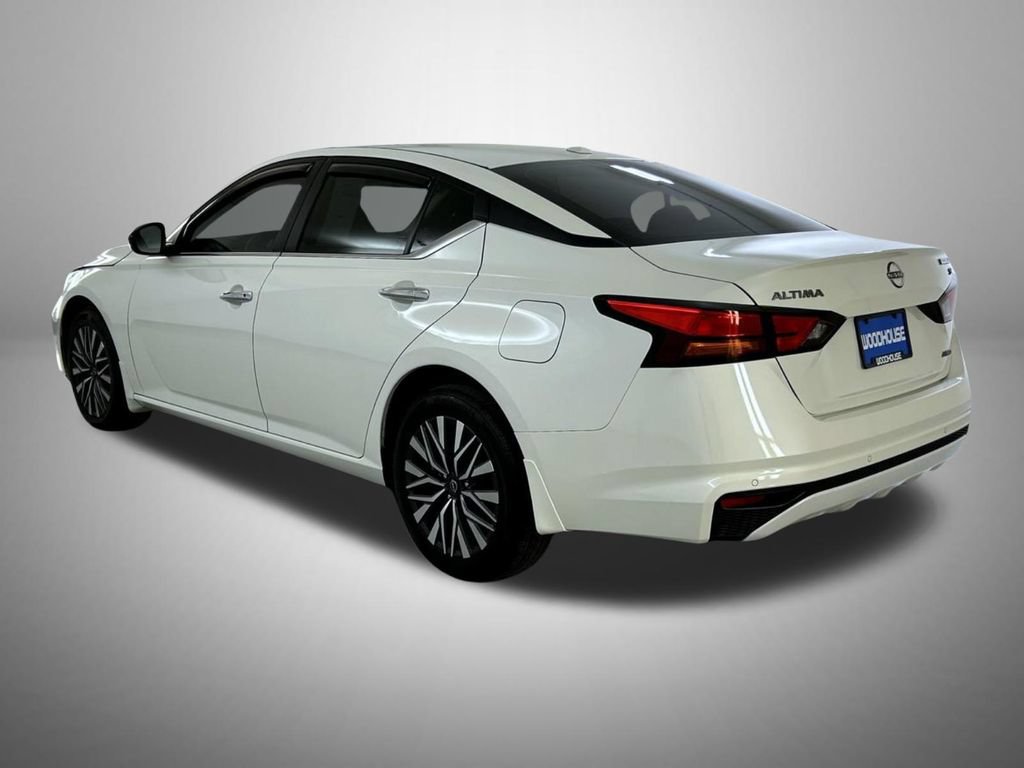 Used 2024 Nissan Altima 2.5 SV AWD/4WD image 8