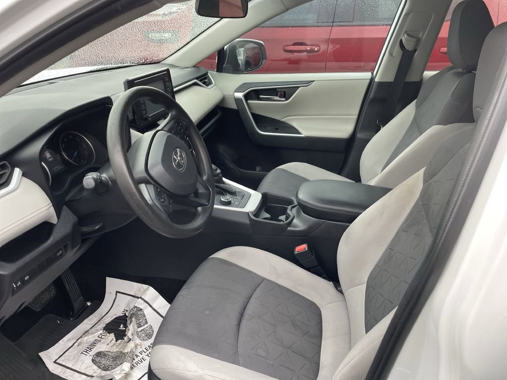 Used 2021 Toyota RAV4 XLE image 2