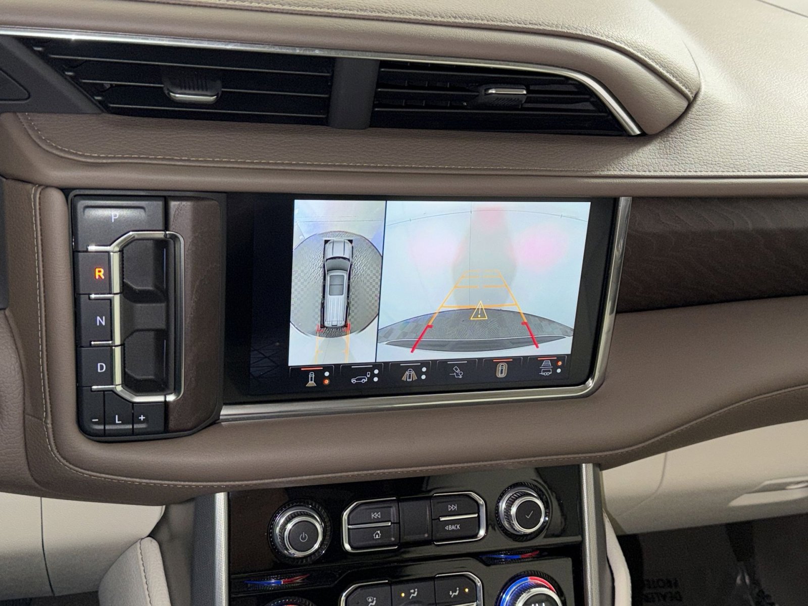 Used 2023 GMC Yukon XL Denali w/ Advanced Technology Package image 19