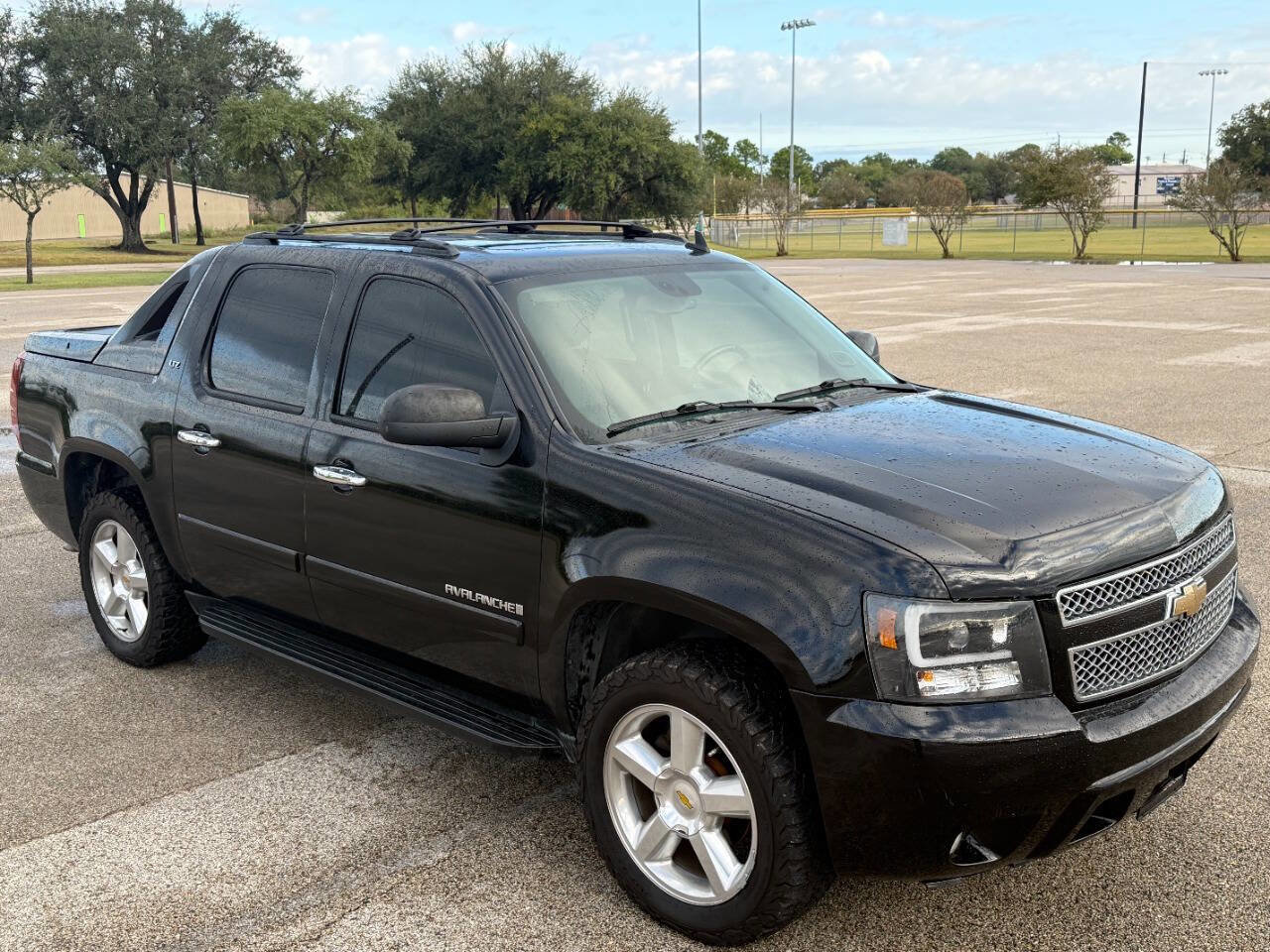 Used 2008 Chevrolet Avalanche LTZ w/ LTZ Preferred Equipment Group image 4