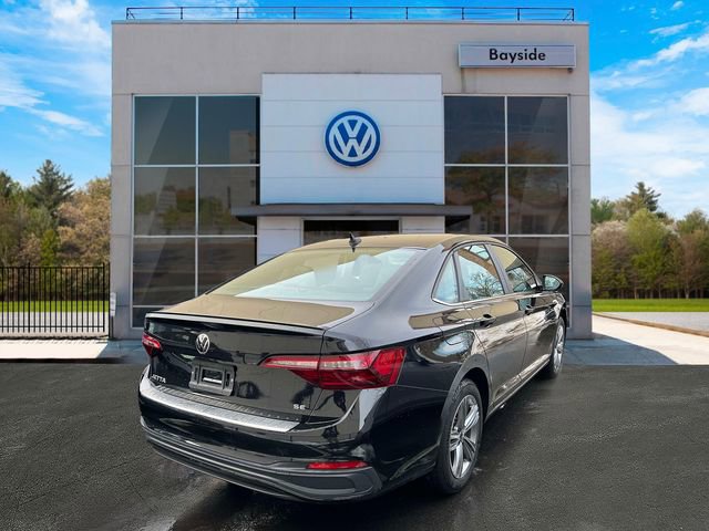Certified 2023 Volkswagen Jetta SE w/ Panoramic Sunroof Package image 5