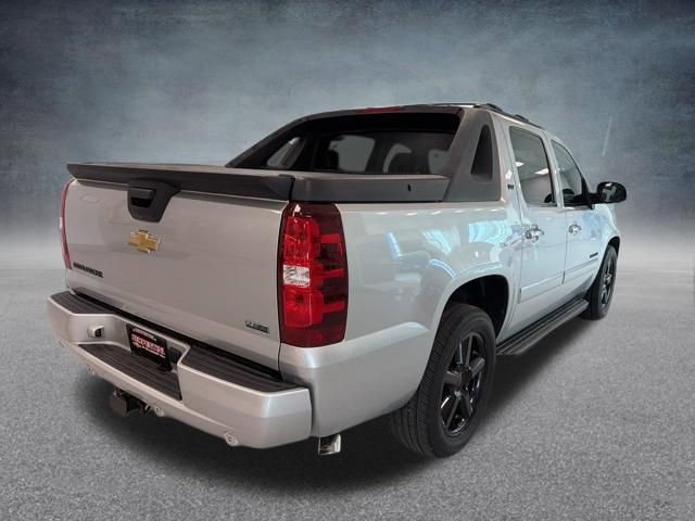 Used 2011 Chevrolet Avalanche LTZ image 6