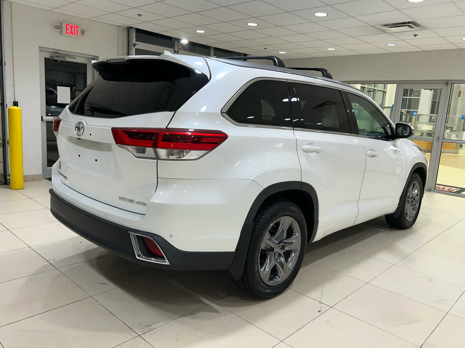 Used 2019 Toyota Highlander Limited Platinum w/ Carpet Mat Package (TMS) AWD/4WD image 8