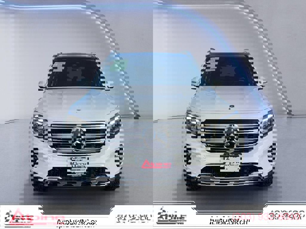 Used 2025 Mercedes-Benz GLB 250 4MATIC image 8