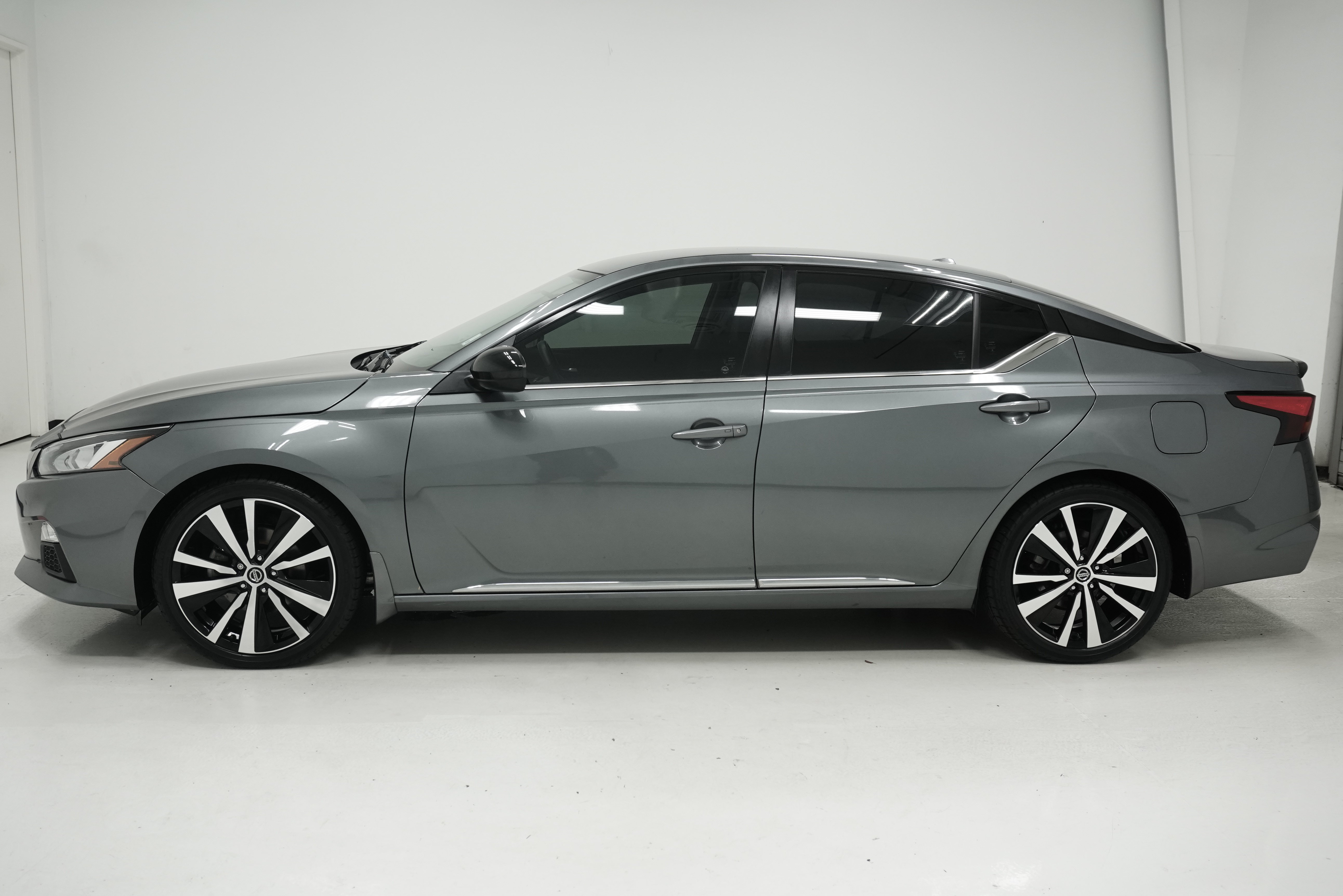 Used 2019 Nissan Altima 2.5 SR FWD image 7