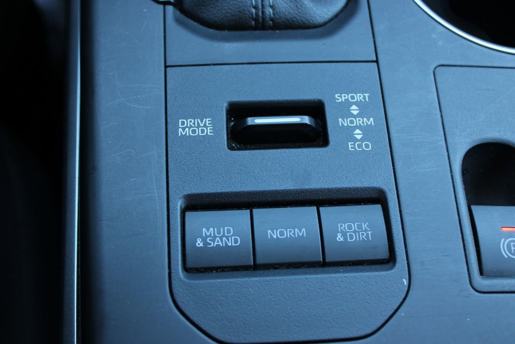 Used 2024 Toyota Highlander LE image 42