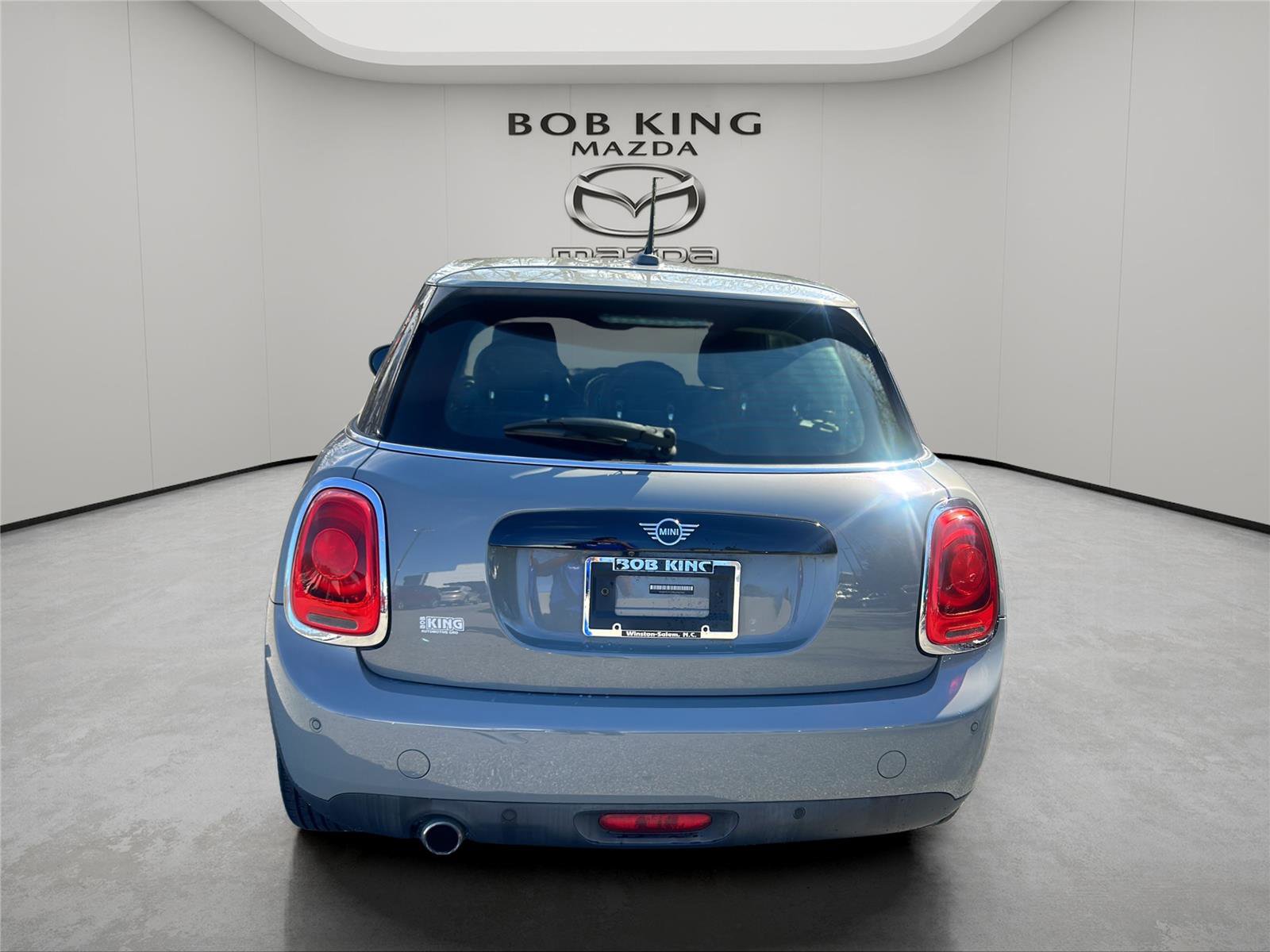 Used 2021 MINI Cooper 4-Door Hardtop image 4