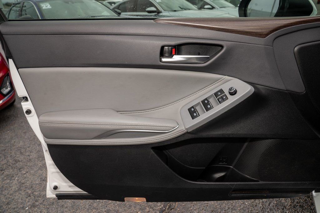 Certified 2021 Toyota Avalon XLE w/ Moonroof Package image 12