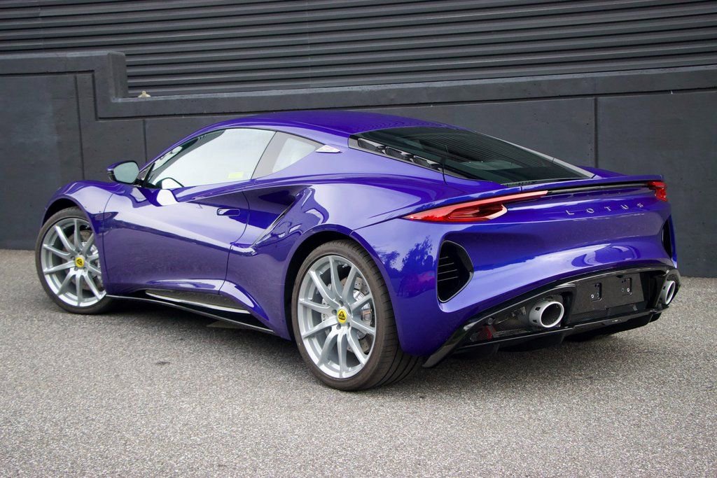 Used 2025 Lotus Emira RWD image 3