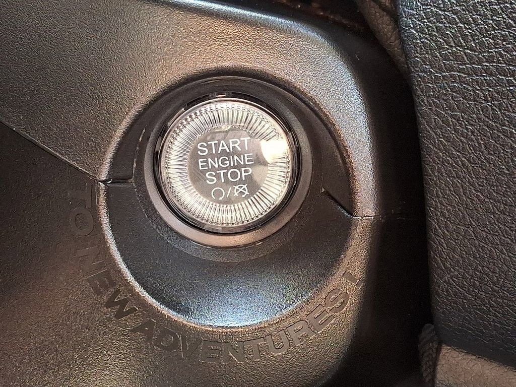 Used 2023 Jeep Renegade Latitude image 28