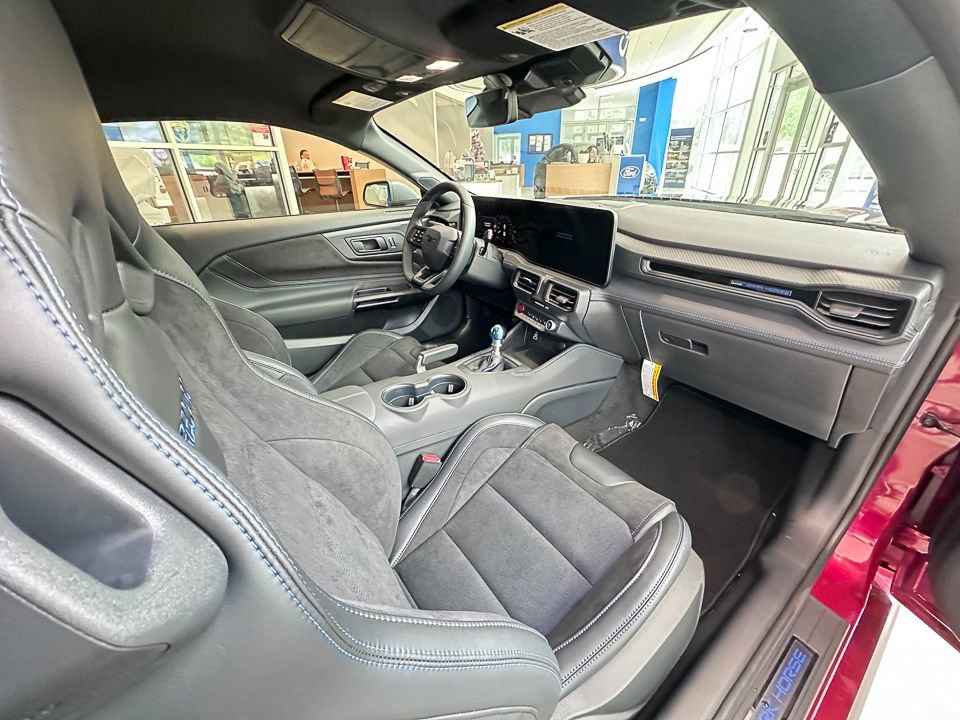 New 2025 Ford Mustang Dark Horse image 4