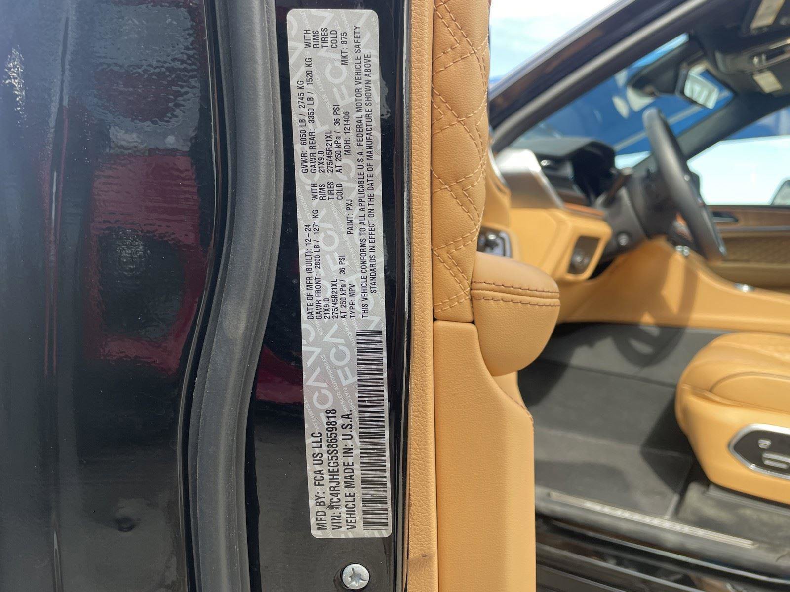 Used 2025 Jeep Grand Cherokee Summit image 40