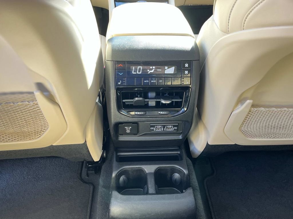 Used 2022 Jeep Grand Cherokee L Limited image 17