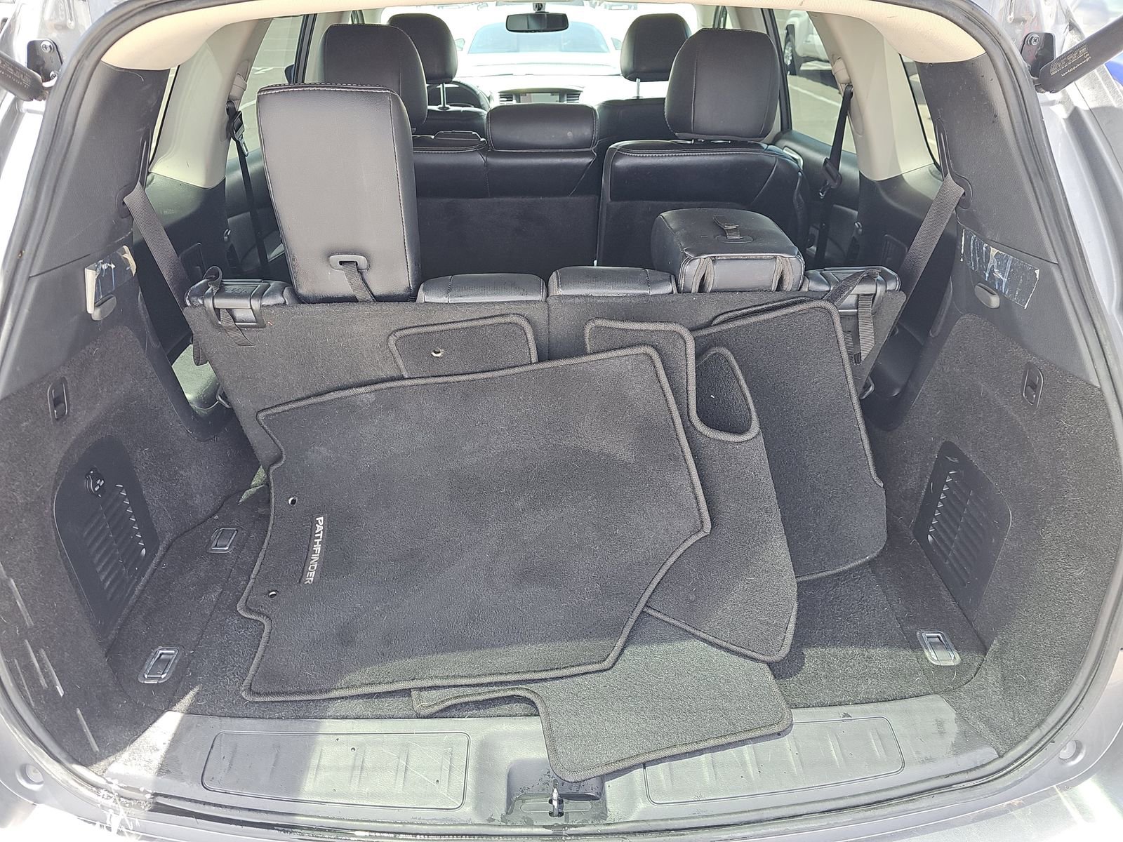 Used 2020 Nissan Pathfinder SL FWD image 15