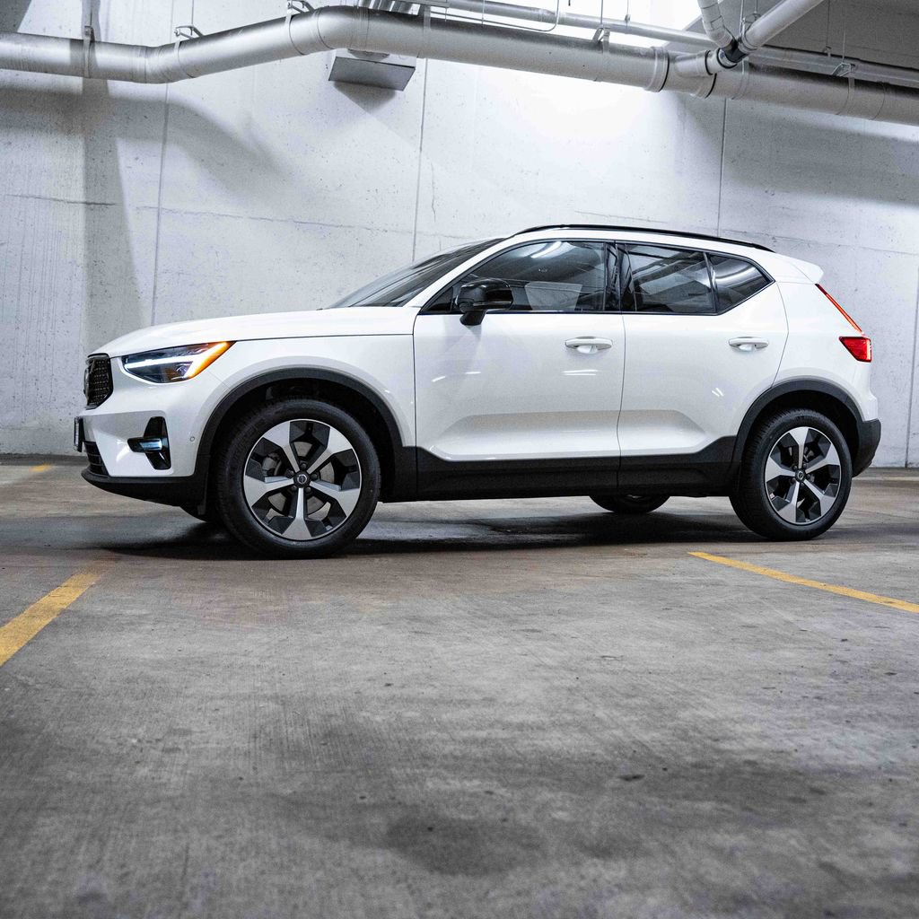 New 2026 Volvo XC40 B5 Plus w/ Protection Package Premier AWD/4WD image 3