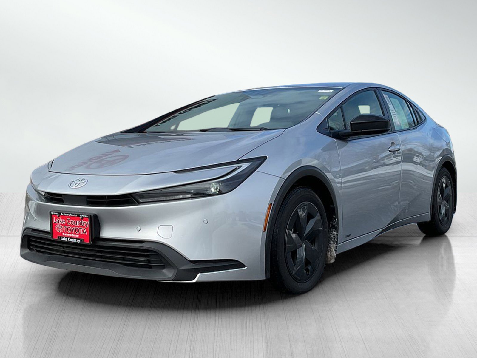 Used 2024 Toyota Prius LE image 1