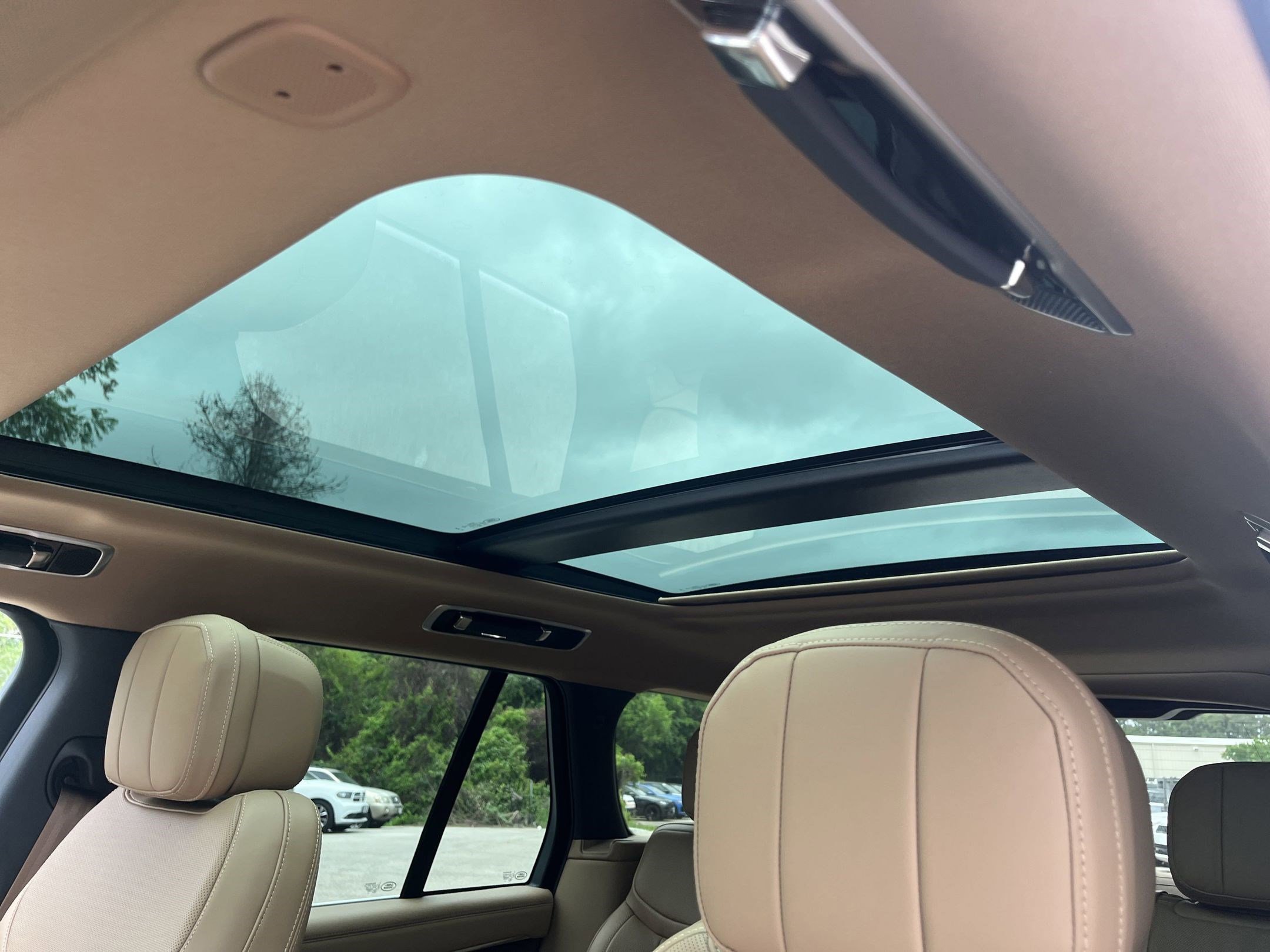 New 2025 Land Rover Range Rover SE image 12