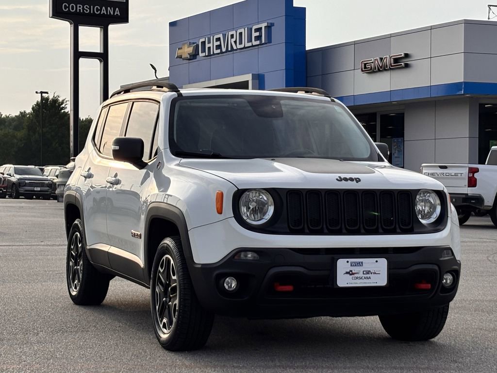 Used 2017 Jeep Renegade Trailhawk AWD/4WD image 2