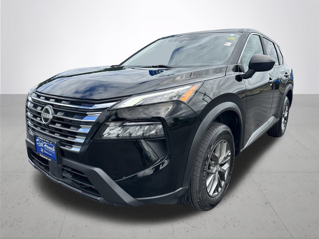 Used 2024 Nissan Rogue S AWD/4WD image 2