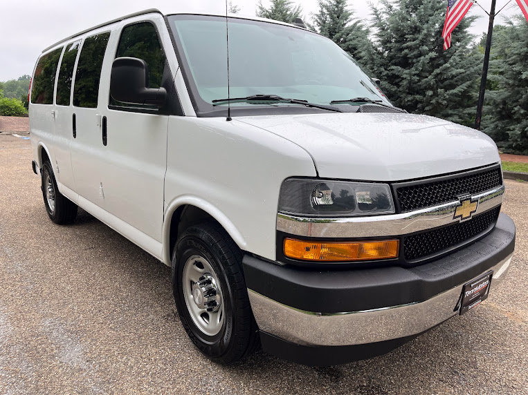 Used 2018 Chevrolet Express 2500 LT w/ LT Preferred Equipment Group RWD image 34