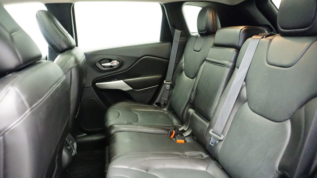 Used 2016 Jeep Cherokee Overland w/ Technology Group image 19