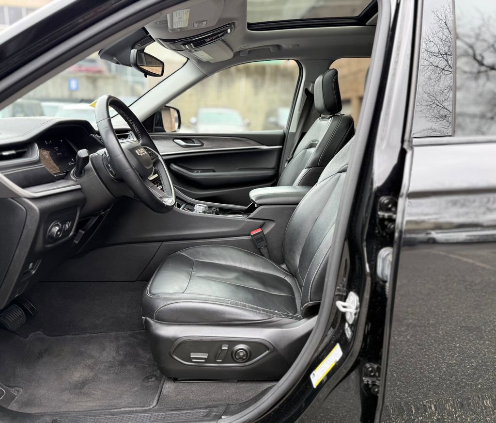 Used 2022 Jeep Grand Cherokee L Limited image 13