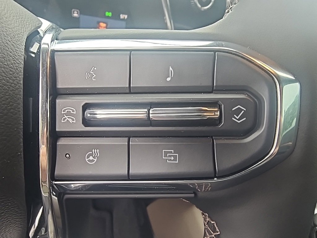 Certified 2025 GMC Canyon Denali image 19