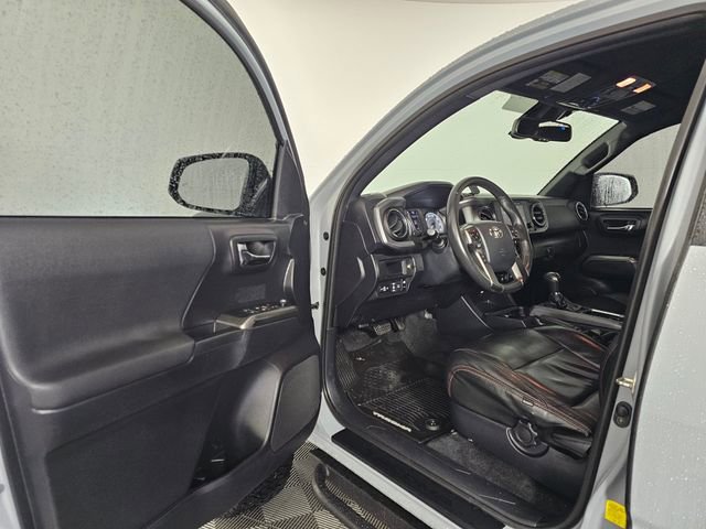 Used 2018 Toyota Tacoma TRD Off-Road w/ Technology Package image 25