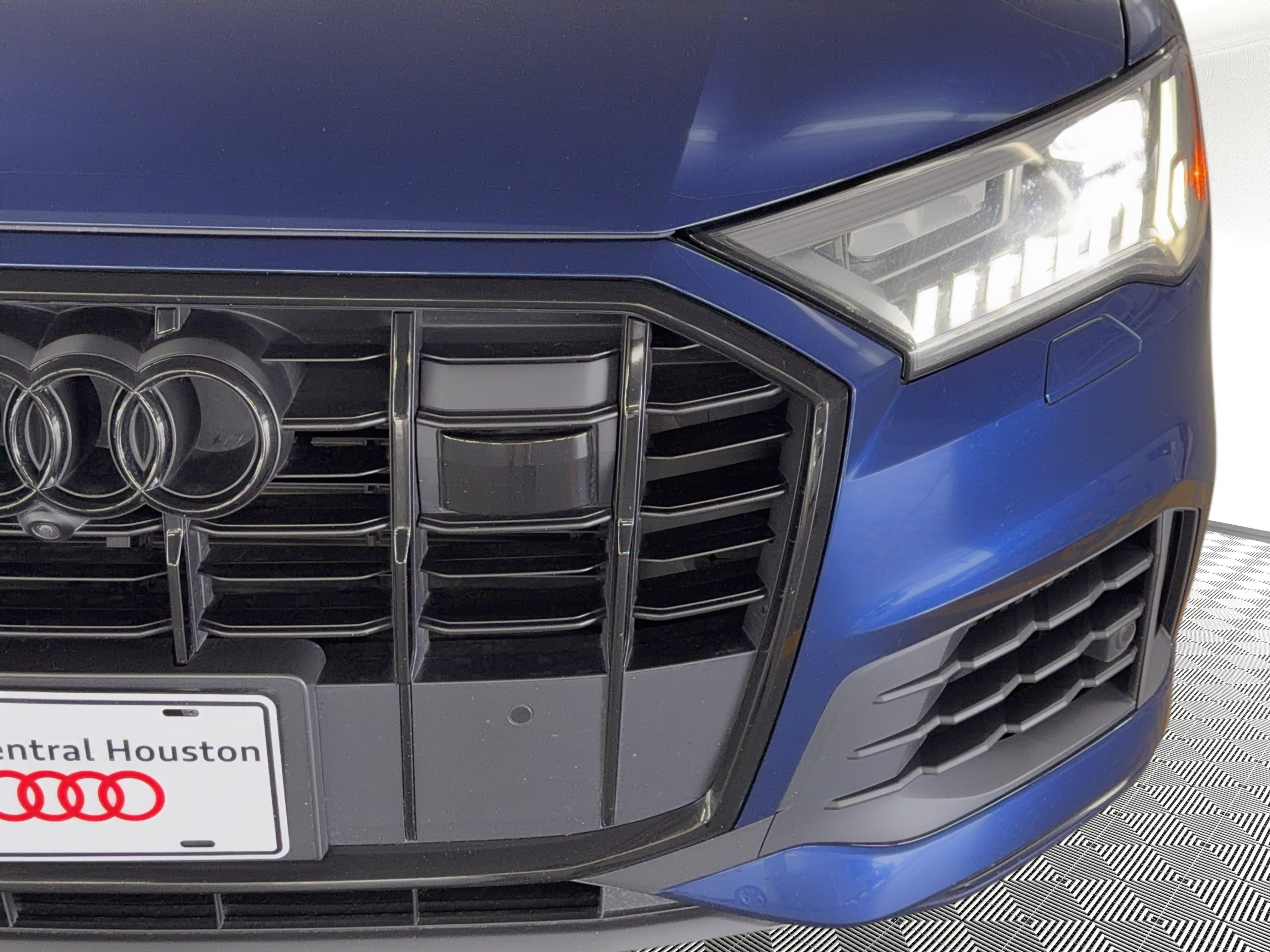 Used 2023 Audi Q7 3.0T Prestige w/ Prestige Package image 11