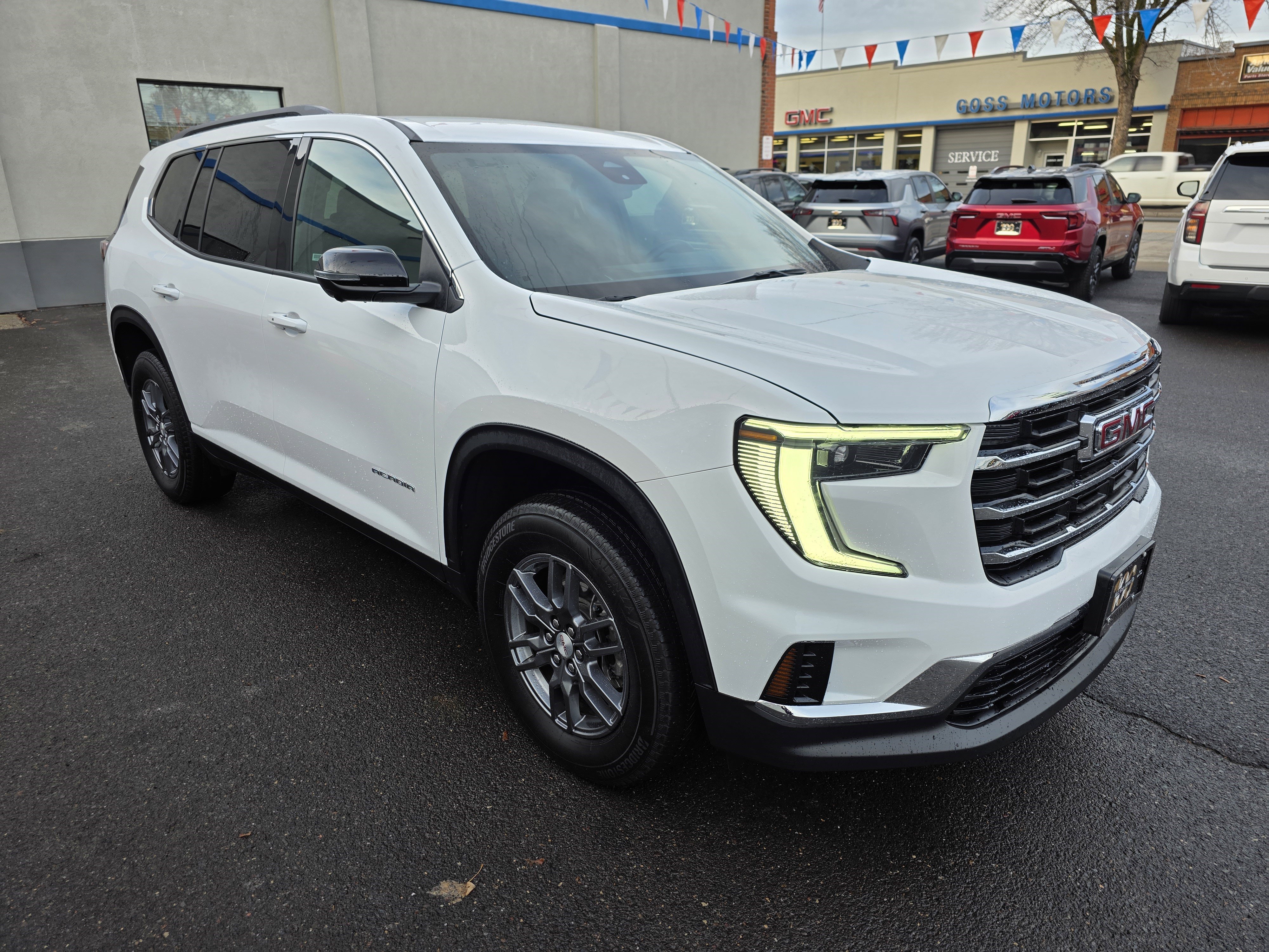 Used 2025 GMC Acadia Elevation image 10
