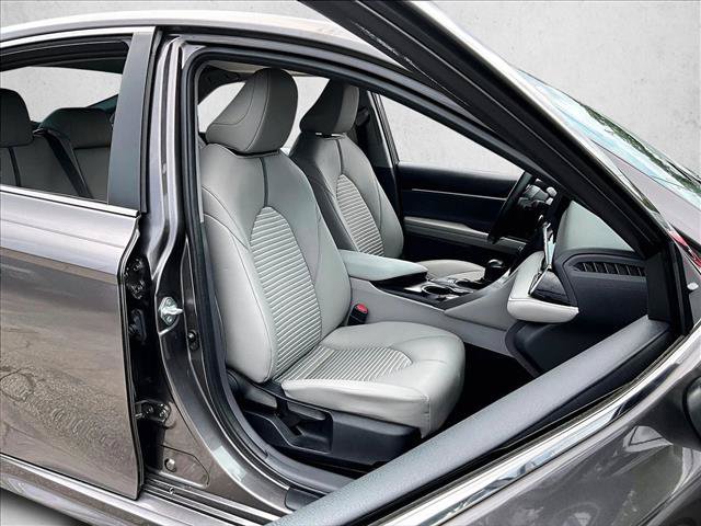 Used 2022 Toyota Camry SE w/ Audio Upgrade Package FWD image 9