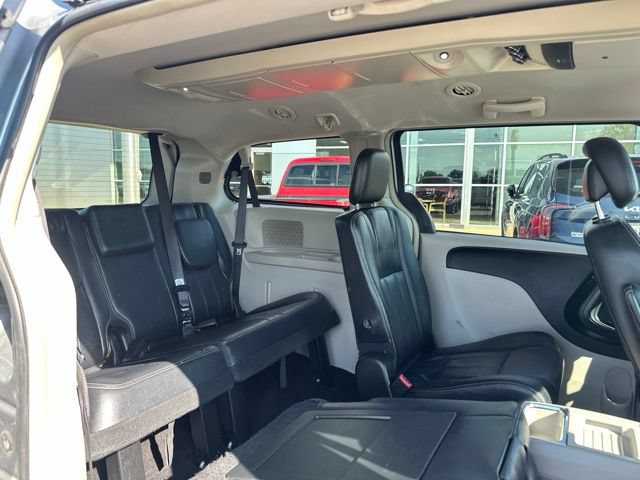 Used 2015 Chrysler Town & Country Touring FWD image 12
